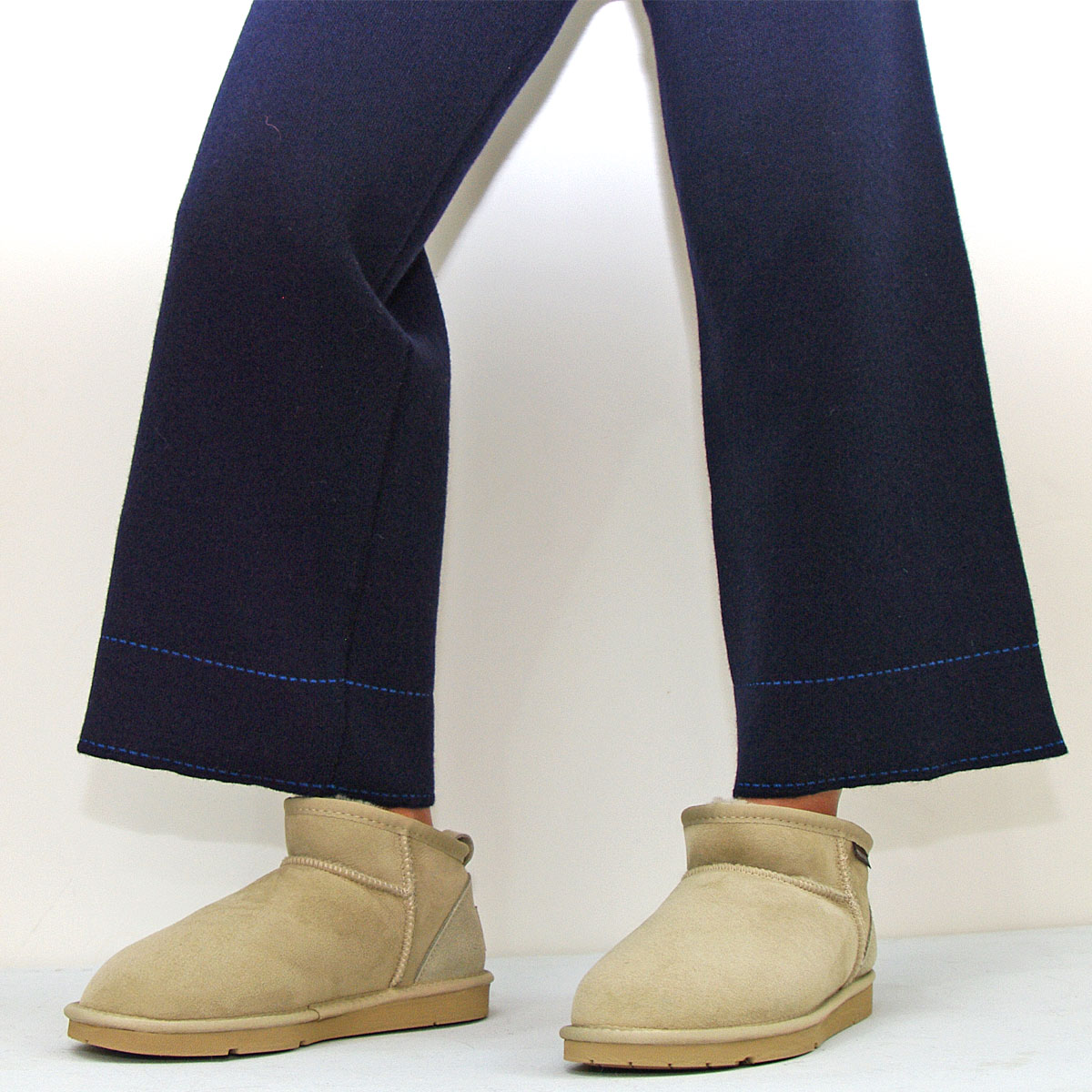 White Olive blends the warmth of a sand-like neutral with a hint of light green